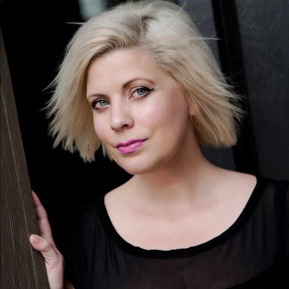 Meet your Posher, Amber - Picture 2 of 8